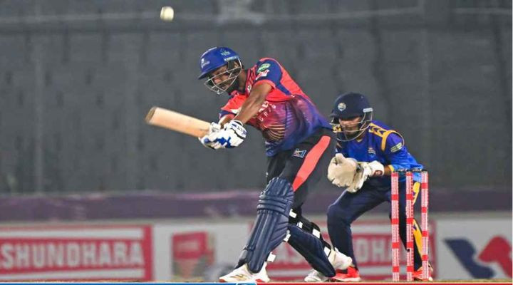 সাকলাইনের শেষের টর্নেডোতে রাজশাহীর লড়াকু সংগ্রহ